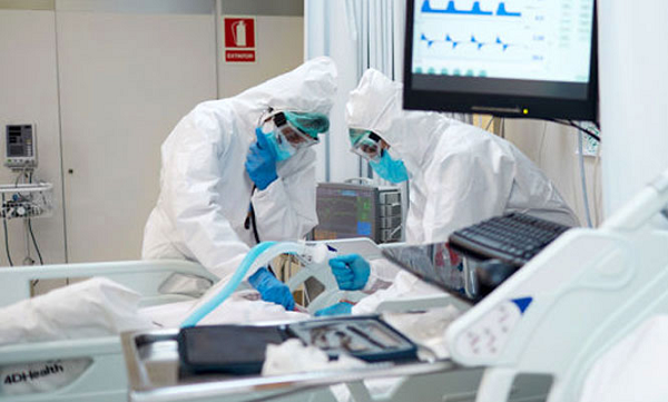 Trước tiên, các nhà khoa học so sánh khả năng miễn dịch tự nhiên với khả năng miễn dịch do tiêm chủng giữa những người chưa từng nhiễm virus, có sự tương đồng về độ tuổi, giới tính, vị trí và thời gian mắc bệnh hoặc tiêm chủng.