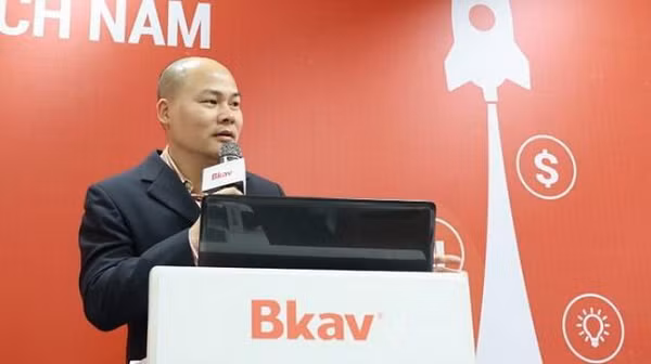 "Ngoài mã nguồn cũ, trong thời gian còn làm việc nhân viên này đã thu thập thông tin đăng nhập mạng chat nội bộ, dùng nó để chụp ảnh các đoạn chat nội bộ gần đây", phản hồi của BKAV cho biết.