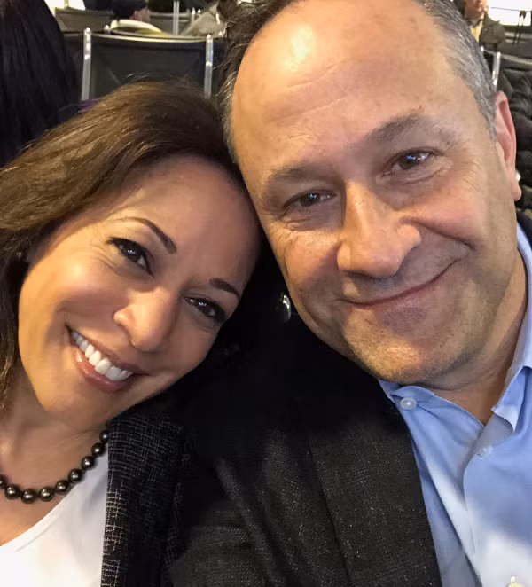 Theo hồ sơ của Emhoff trên website DLA Piper, ông từng đại diện cho "các tập đoàn lớn trong nước và quốc tế cùng một số cá nhân và người có ảnh hưởng nổi tiếng hiện nay trong lĩnh vực kinh doanh phức hợp, bất động sản và sở hữu trí tuệ”.