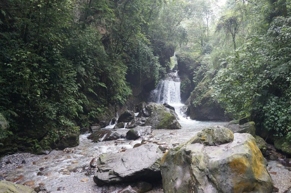 Sau khi nghiên cứu, nhóm thám hiểm phát hiện ra 67 lỗ nhánh trong hang Cửu Lão. Sâu trong hang còn có nhiều nhiều chướng ngại vật như măng đá, cột đá khiến địa hình trở nên nguy hiểm và phức tạp hơn.