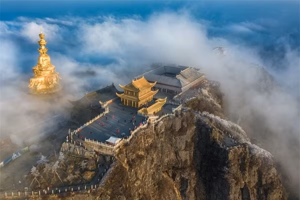 Ngọn núi này là Tứ đại Phật giáo danh sơn, một trong bốn ngọn núi thiêng của Trung Quốc. Tuy nhiên, còn một truyền thuyết bí ẩn mà nhiều người có thể chưa nghe đến.