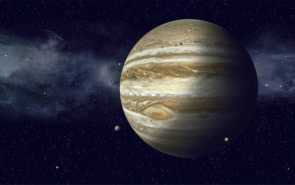 Các nhà khoa học nghĩ rằng bề mặt của hành tinh 55 Cancri e được bao phủ bởi kim cương và than chì. Ước tính rằng 1/3 khối lượng của hành tinh 55 Cancri e – gấp 3 lần khối lượng của Trái đất – có thể là kim cương.