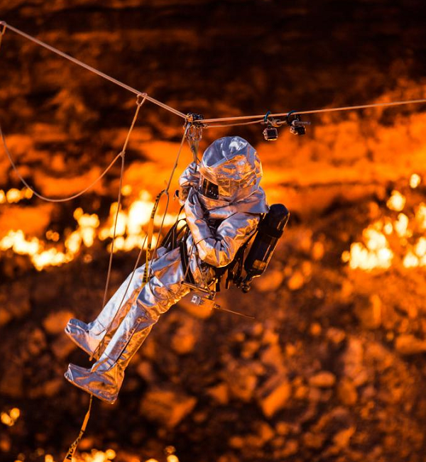 Ngày nay, hố tử thần trở thành một điểm hấp dẫn với nhiều du khách từ khắp nơi trên thế giới. Người đầu tiên được ghi nhận là khách du lịch đến thăm nơi này là một người đàn ông Scoland, 57 tuổi, có tên là Kill Keeping.