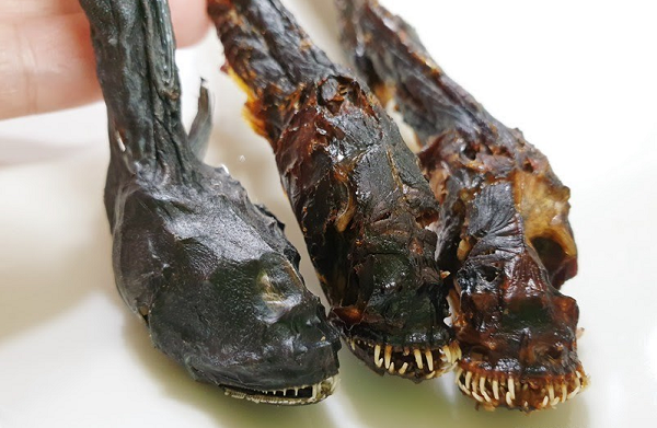 Những con vật dài khoảng 30 cm này còn có thể được ăn dưới dạng sashimi. Tuy nhiên, cá Warasubo ăn với cơm hoặc súp, mì rất ngon.