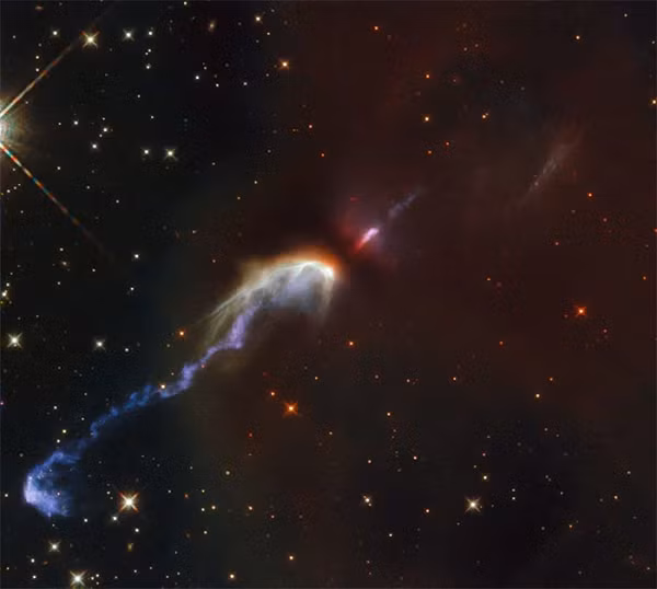 Hình ảnh từ kính viễn vọng Hubble chụp dải tinh vân của một tiền sao (protostar - ngôi sao mới hình thành) di chuyển với vận tốc rất nhanh, còn gọi là thiên thể Herbig-Haro.