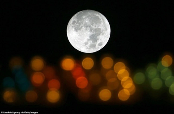 Ngoài ra, trăng tròn của các tháng tiếp theo cũng đáng chú ý với tên gọi lần lượt là ngày 20/9 trăng thu hoạch, ngày 20/10 mặt trăng của thợ săn, ngày 19/11 mặt trăng hải ly và ngày 18/12 là trăng lạnh.