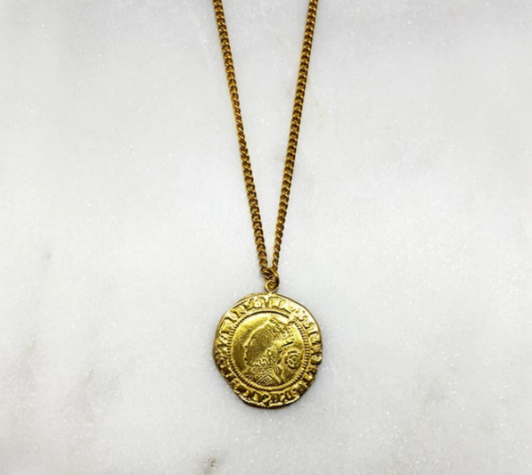 Vua Henry VIII là một trong những nhân vật lịch sử nổi tiếng nhất nước Anh, được người đời biết đến là ông hoàng hoang dâm, có 6 người vợ. Trong số đó, 2 người vợ bị chặt đầu.