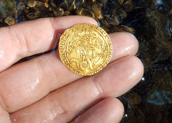 Vương triều Tudor ẩn chứa rất nhiều sự thật thú vị. Ông hoàng Anh đầu tiên xuất thân từ nhà Tudor là vua Henry VII. Vị vua này lên nắm quyền sau khi đánh bại Richard III trong trận chiến tại Bosworth Field năm 1485. Vua Henry VII tại vị cho đến khi qua đời vào năm 1509.