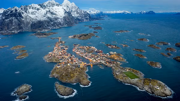 AMOC được thúc đẩy bởi lượng nước biển mặn, đậm đặc chảy vào Bắc Cực, song nước ngọt từ các tảng băng tan chảy ở Greenland đang làm chậm quá trình này sớm hơn so với dự đoán của các mô hình khí hậu.