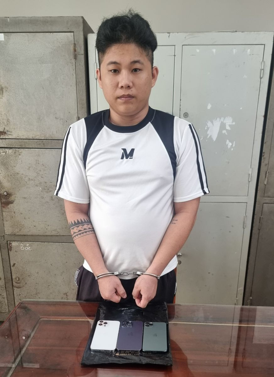 Thanh Hóa: Lừa giao hàng đến nhà rồi cướp 2 điện thoại Iphone Thanh Hoa: Lua giao hang den nha roi cuop 2 dien thoai Iphone