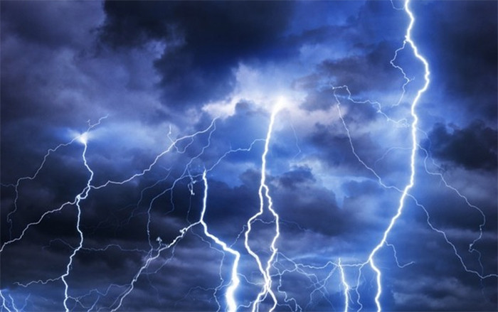  Đi thăm ruộng mạ, người đàn ông bị sét đánh tử vong: Ngày 19/6/2023, Ban chỉ huy Phòng chống thiên tai và tìm kiếm cứu nạn (PCTT&amp;TKCN) tỉnh Sơn La cho biết, trên địa bàn huyện Quỳnh Nhai đã có mưa giông kèm theo sét gây thiệt hại người tại xã Chiềng Khoang. Cụ thể, nạn nhân là ông L.V.T. (SN 1971; trú tại bản Khoang, xã Chiềng Khoang) bị sét đánh khi đi thăm ruộng mạ.