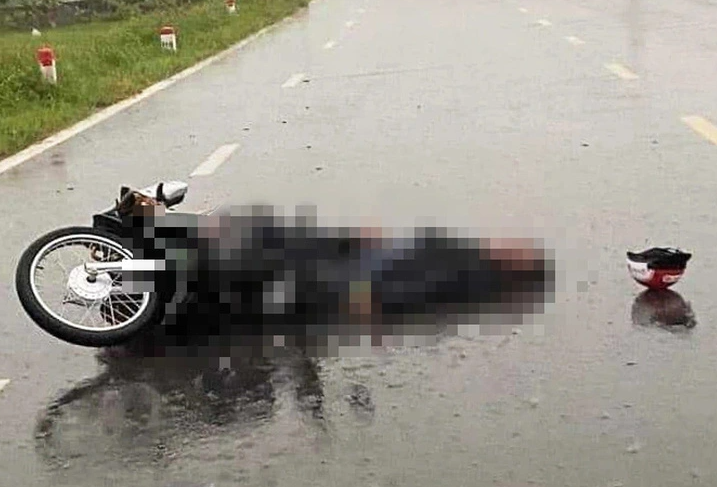  Bị sét đánh chết khi đi xe máy dưới cơn mưa dông: Chiều 19/5, ông N.V.T. (39 tuổi, trú xóm Giao Bồi, xã Giao Phong, huyện Giao Thủy, Nam Định) chạy xe máy qua đoạn đường ven biển thuộc khu vực xã Giao Hải thì bị sét đánh trúng. Ông T. ngã ra đường tử vong tại chỗ. Tại thời điểm xảy ra sự việc, khu vực huyện Giao Thủy có mưa giông kèm sấm sét.