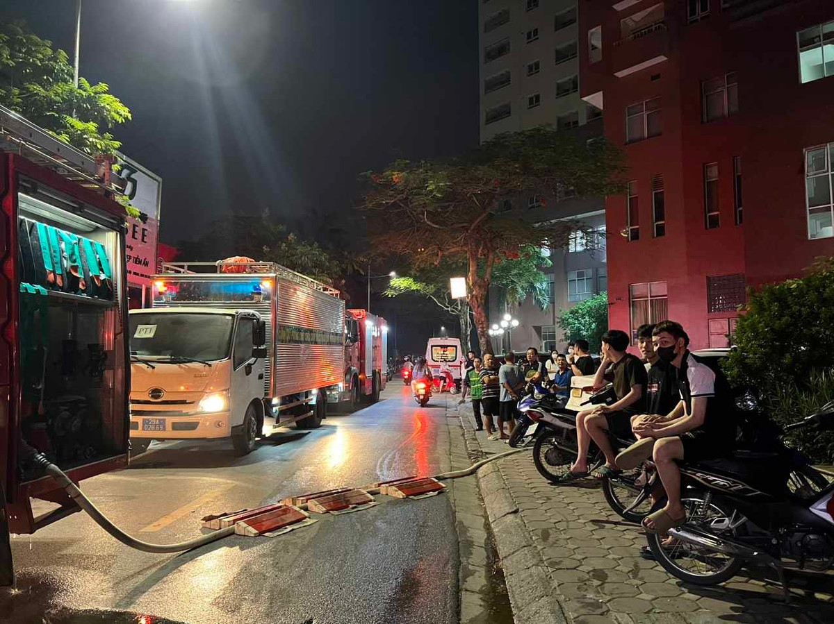 Thống kê ban đầu đã có 14 người tử vong, 3 người bị thương đều là người ở trọ trong khu nhà trên. Trung tướng Nguyễn Văn Long - Thứ trưởng Bộ Công an trực tiếp tới hiện trường cùng lực lượng chức năng khắc phục hậu quả.