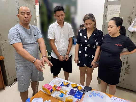 Ha Noi: Bat o nhom tang tru ma tuy co thai phu tham gia