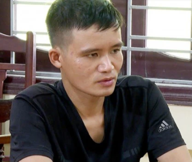 Trước các điều tra viên, Nhàn khai nhận toàn bộ hành vi phạm tội của mình. Theo đó, do không có công ăn việc làm ổn định và nghiện ma túy nên Nhàn lúc nào cũng trong tình trạng túng tiền. Rạng sáng 11/6/2023, Nhàn đi lang thang khắp các cung đường ở xã Việt Hồng (Văn Lâm, Hưng Yên). Mục đích của đối tượng là tìm xem nhà nào sơ hở sẽ đột nhập trộm cắp tài sản, lấy tiền thỏa mãn cơn nghiện. Khi đi qua lán bán nước của chị N. ở ven QL5, Nhàn rẽ vào. Thoạt nhìn, gã thanh niên phát hiện trên người chị này có đồ trang sức đắt tiền. Trong đầu gã nảy sinh ý định cướp tài sản. 