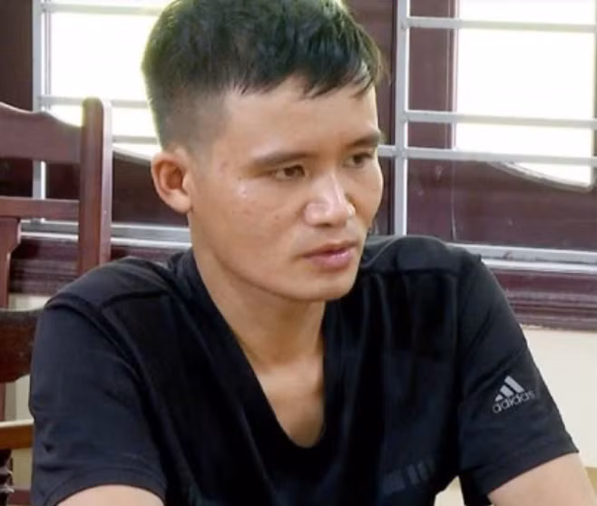 Trước các điều tra viên, Nhàn khai nhận toàn bộ hành vi phạm tội của mình. Theo đó, do không có công ăn việc làm ổn định và nghiện ma túy nên Nhàn lúc nào cũng trong tình trạng túng tiền. Rạng sáng 11/6/2023, Nhàn đi lang thang khắp các cung đường ở xã Việt Hồng (Văn Lâm, Hưng Yên). Mục đích của đối tượng là tìm xem nhà nào sơ hở sẽ đột nhập trộm cắp tài sản, lấy tiền thỏa mãn cơn nghiện. Khi đi qua lán bán nước của chị N. ở ven QL5, Nhàn rẽ vào. Thoạt nhìn, gã thanh niên phát hiện trên người chị này có đồ trang sức đắt tiền. Trong đầu gã nảy sinh ý định cướp tài sản. 