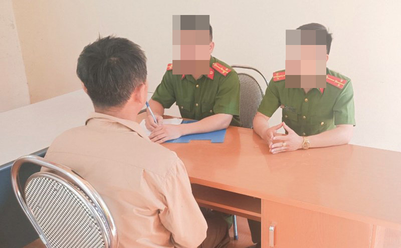 Quá trình rà soát, các nghi vấn trên đã được loại trừ. Các điều tra viên tập trung vào mâu thuẫn của cháu Khang với Thăng, đối tượng có tiền sử mắc bệnh động kinh, được cấp phát thuốc và điều trị tại trạm y tế xã Cẩm Điền... Ngay khi bị cơ quan điều tra triệu tập, Thăng đã có thái độ chống đối. Lợi dụng bệnh tật, có khi Thăng lỳ lợm không nói một câu. Có lúc, hắn lại chửi bới, lăng mạ, thậm chí phóng uế ngay tại nơi đang làm việc... (Ảnh minh họa, nguồn internet)