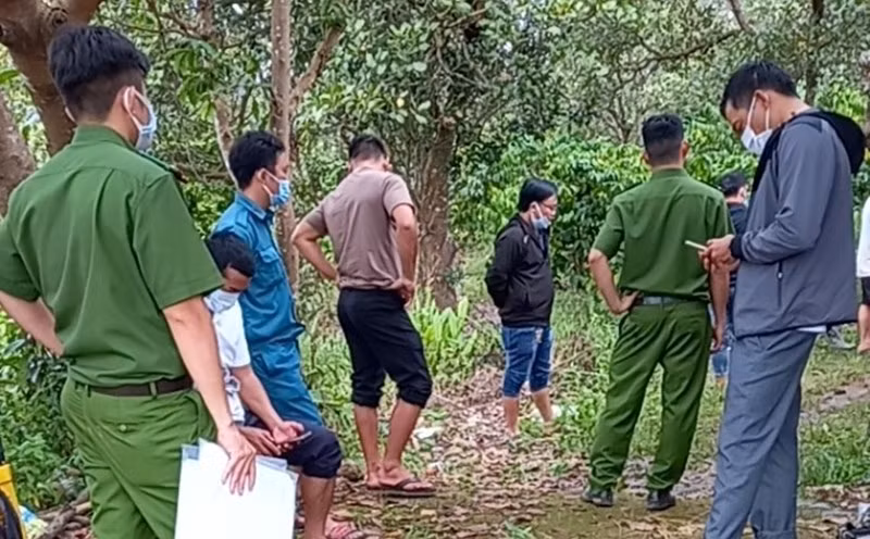 Sau khi nhận tin báo, Thượng tá Trần Trọng Sơn -Trưởng phòng Cảnh sát Hình sự Công an tỉnh đã xuống huyện Krông Pa trực tiếp chỉ đạo công tác điều tra phá án. Thượng tá Sơn cho biết: “Cái chết thương tâm của chị H'Nhá khiến người dân trong buôn tỏ ra lo lắng. Phụ nữ không dám đi rẫy một mình, nhất là ở khu vực nạn nhân bị sát hại. Do không có nhân chứng trực tiếp, dấu vết để lại hiện trường không nhiều, việc xác định hung thủ gặp không ít khó khăn”. (Ảnh minh họa, nguồn internet)