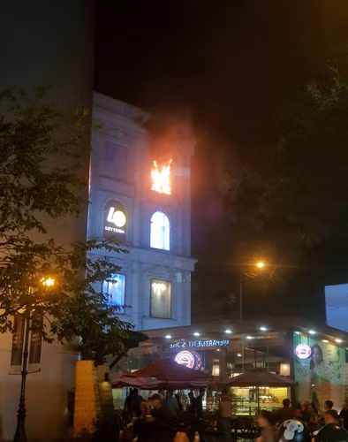 TTTM Diamond Plaza chay ngun ngut, khach thao chay hon loan