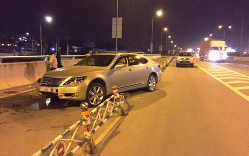 Oto lien tiep gay tai nan tren cao toc, nguoi di xe may bat an-Hinh-2