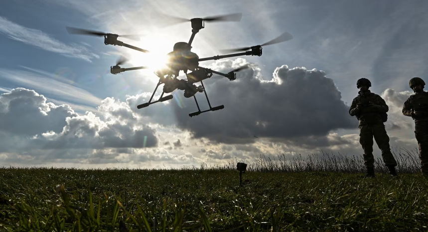 Quân nhân Ukraine điều khiển máy bay không người lái Vampire gần tiền tuyến ở vùng Zaporizhzhia ngày 2/2.