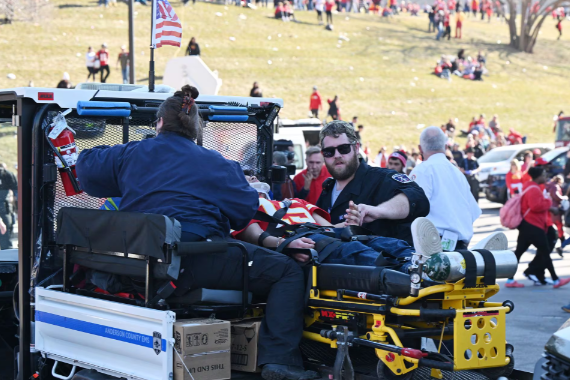 Canh hon loan vu xa sung o My hang chuc nguoi thuong vong-Hinh-4