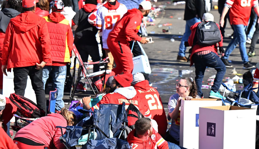 Canh hon loan vu xa sung o My hang chuc nguoi thuong vong-Hinh-2