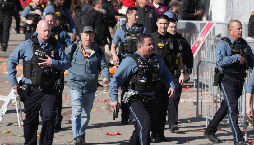 Canh hon loan vu xa sung o My hang chuc nguoi thuong vong-Hinh-3