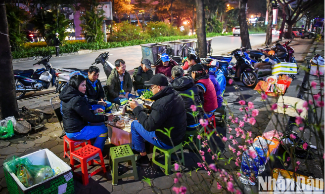 Bữa tất niên tối 29 Tết đơn giản nhưng đầy ắp tiếng cười.