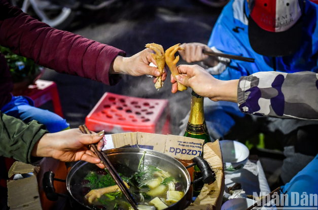 Chúc nhau chân cứng, đá mềm...