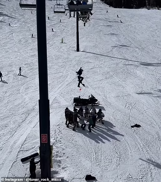 Đi cáp treo, cô gái trẻ ngã xuống từ độ cao 9 mét - Hình 2 Di cap treo, co gai tre nga xuong tu do cao 9 met-Hinh-2