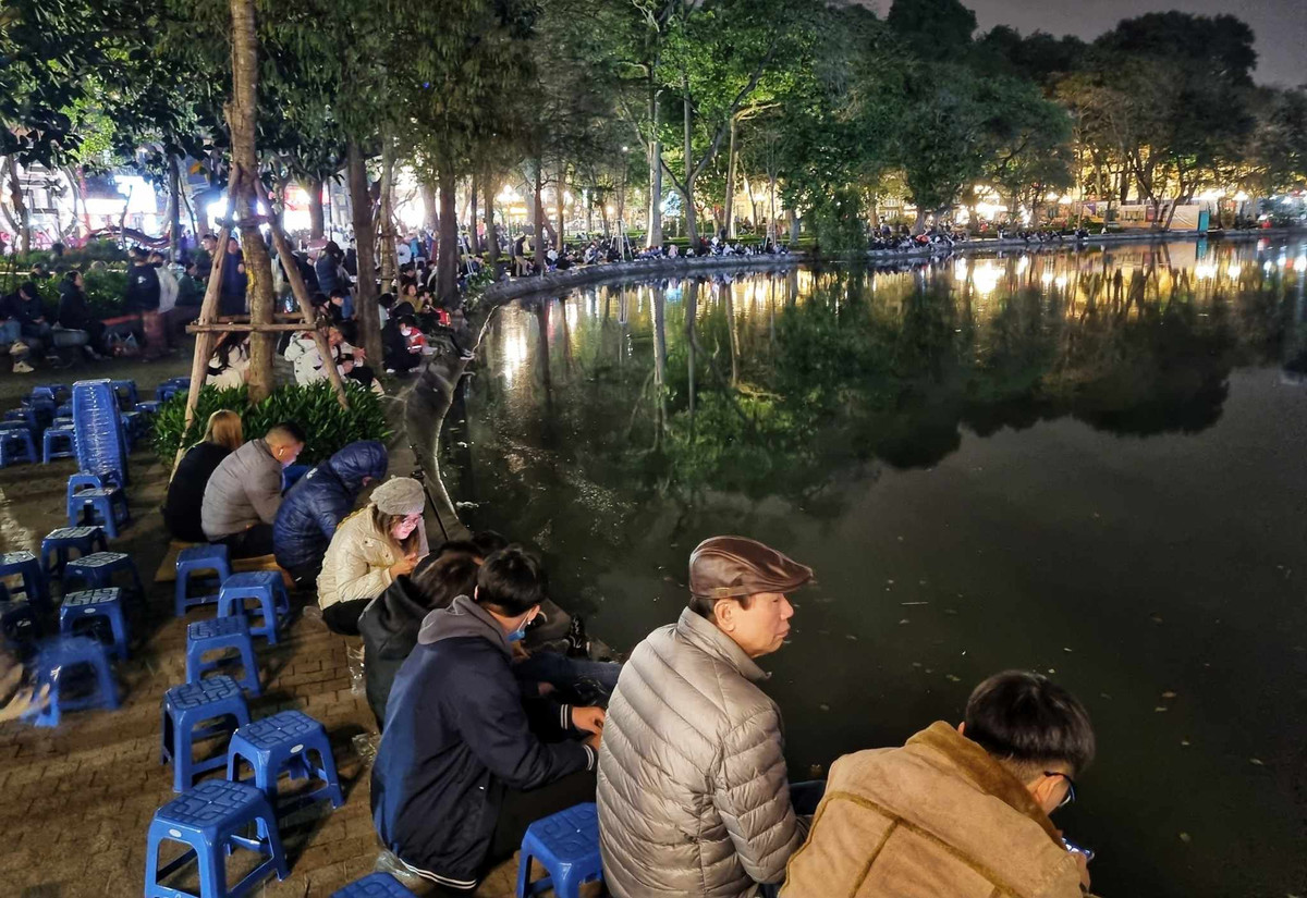 Theo kế hoạch đã được phê duyệt, trong đêm Giao thừa, thành phố Hà Nội sẽ tổ chức bắn pháo hoa ở 30 quận, huyện, thị xã với 32 trận địa pháo hoa. Trong đó, có 9 trận địa bắn pháo hoa tầm cao và 23 trận địa bắn tầm thấp.