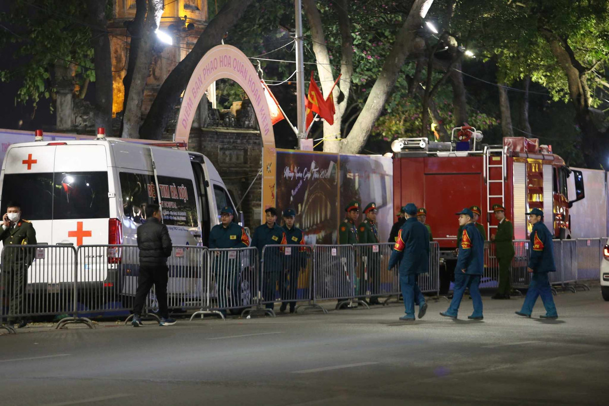 Theo Bộ Tư lệnh Thủ đô Hà Nội, tại mỗi trận địa pháo sẽ có từ 60 đến 80 cán bộ, chiến sĩ phối hợp với lực lượng địa phương để bảo đảm an toàn trong suốt quá trình bắn pháo.