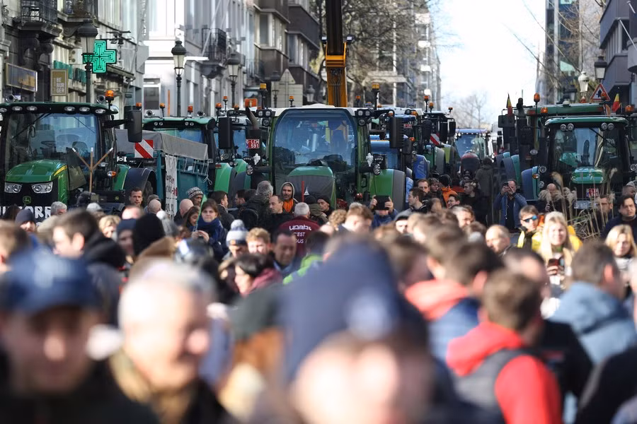 Canh nong dan dua 1.300 may keo chan duong o Bi-Hinh-4