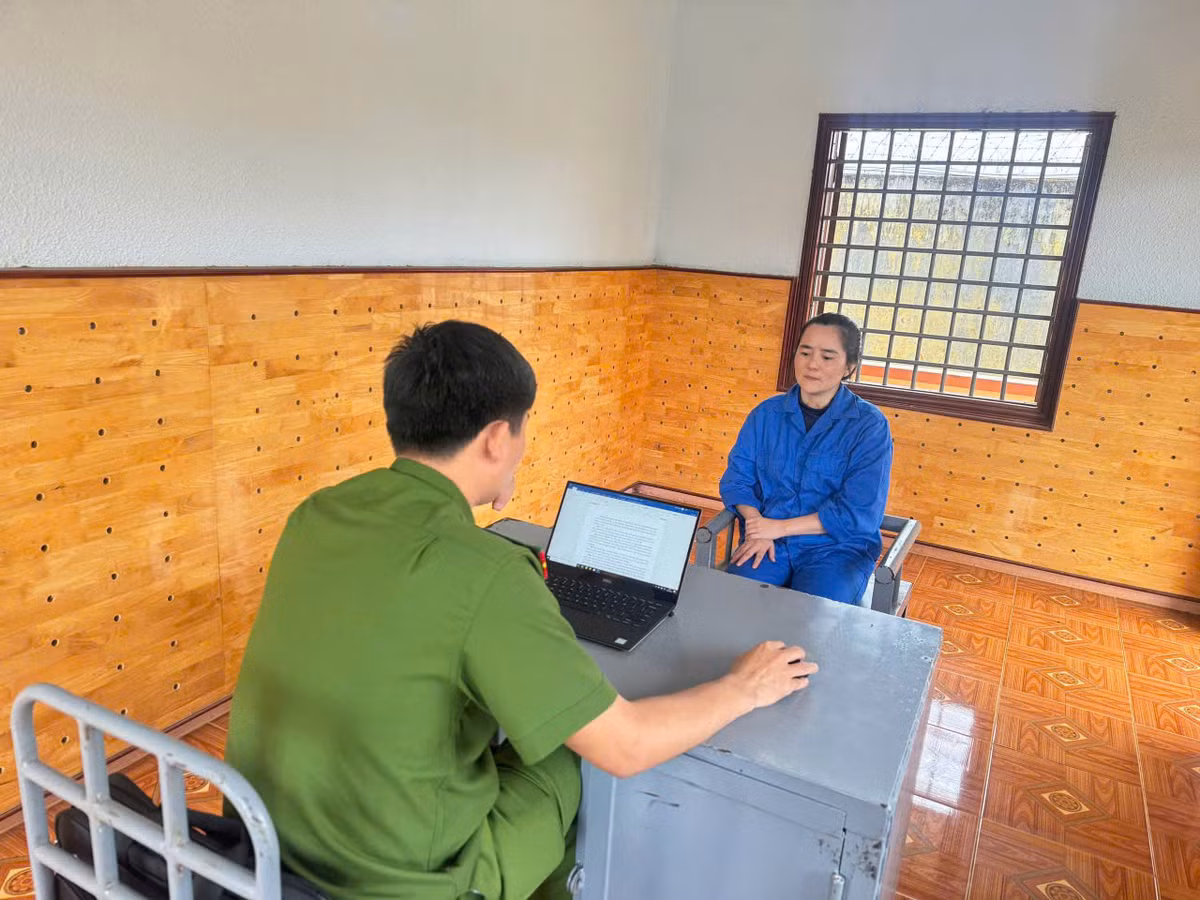 Bat 3 doi tuong thue xe o to tu lai roi mang di ban