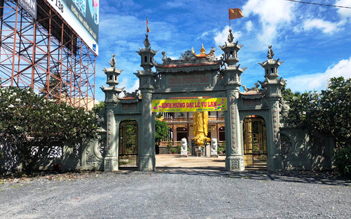 “Bi an” ve chiec taxi bo hanh khach cung nguoi chet ven quoc lo