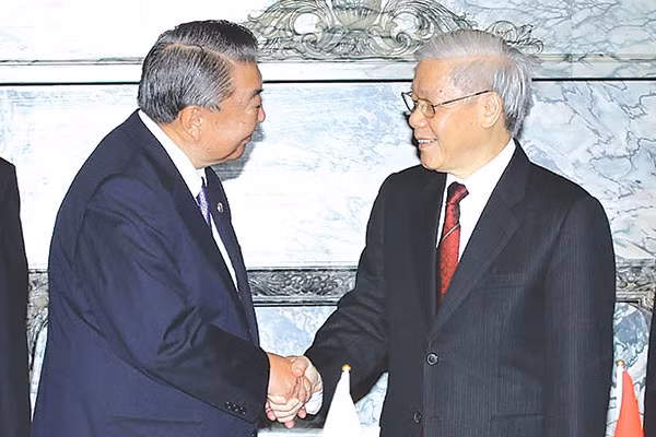 10 su kien nong ham hap du luan VN trong tuan (81)