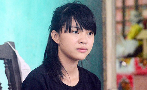 9. Bộ Công an đồng ý cho nữ sinh 29 điểm trúng tuyển Trước sự việc nữ thí sinh Bùi Kiều Nhi (sinh năm 1997, trú xã Đức Hoá, huyện Tuyên Hóa, Quảng Bình) đạt 29 điểm trong kỳ thi THPT Quốc gia 2015 nhưng vẫn trượt Học viện Chính trị CAND khiến dư luận xôn xao. Chiều 18/9, Thiếu tướng Đỗ Ngọc Cẩn, Phó Tổng cục trưởng Tổng cục Chính trị CAND cho biết, Tổng cục Chính trị CAND đã đồng ý chiếu cố “tiêu chuẩn về chính trị” để Công an tỉnh Quảng Bình giải quyết cho em Bùi Kiều Nhi được nhập học tại Học viện Chính trị CAND.