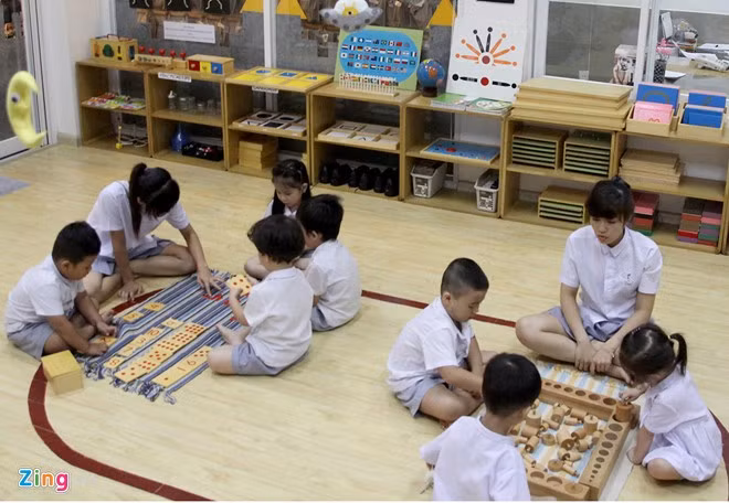 Tại một trường mầm non ở đường Tú Xương, quận 3, TP HCM, các em trải qua một ngày học với những thiết bị ngoại nhập.