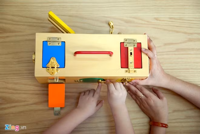 Tại trường mầm non phí 10 triệu/tháng, các bé được học nhiều kỹ năng về ứng xử, tư duy, phát triển khả năng Toán học, Vật lý, khoa học, chữ viết.