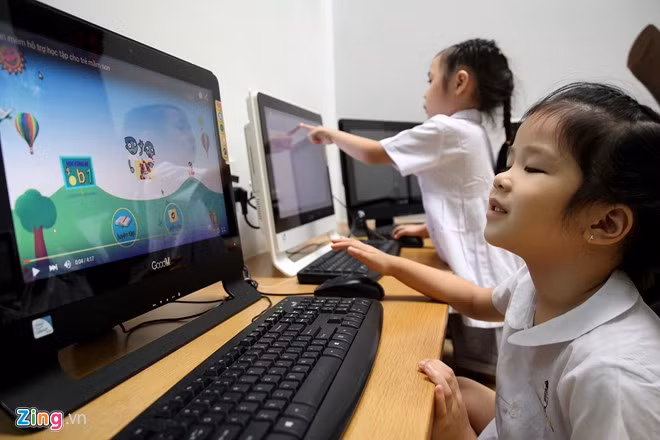 Các máy tính có tích sẵn nhiều hình ảnh, clip, bài giảng, trò chơi... phù hợp lứa tuổi trẻ nhỏ.