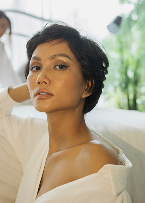 Hình ảnh H'hen Niê khoe mặt mộc mới đây. Ảnh: FBNV