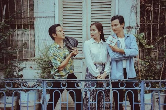 Hình ảnh Tấn Phát (trái) trong phim ngắn Hào Sĩ Phường tình truyện (2018). Đây là lần gần nhất anh tham gia diễn xuất sau thời gian đảm nhận vai phụ nhưng không tạo được ấn tượng. Anh cũng khá kín tiếng chuyện đời tư. Theo tiết lộ, nam diễn viên đã có vợ và một con trai. Trong Gọi giấc mơ về, anh sắm vai Minh.