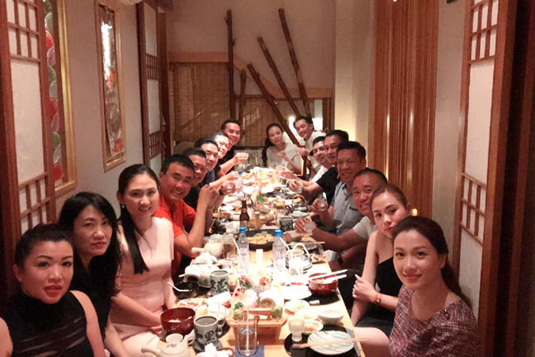 Cường Đô la và Đàm Thu Trang hội ngộ bạn bè cùng đam mê siêu xe chỉ ít ngày sau khi kết hôn.