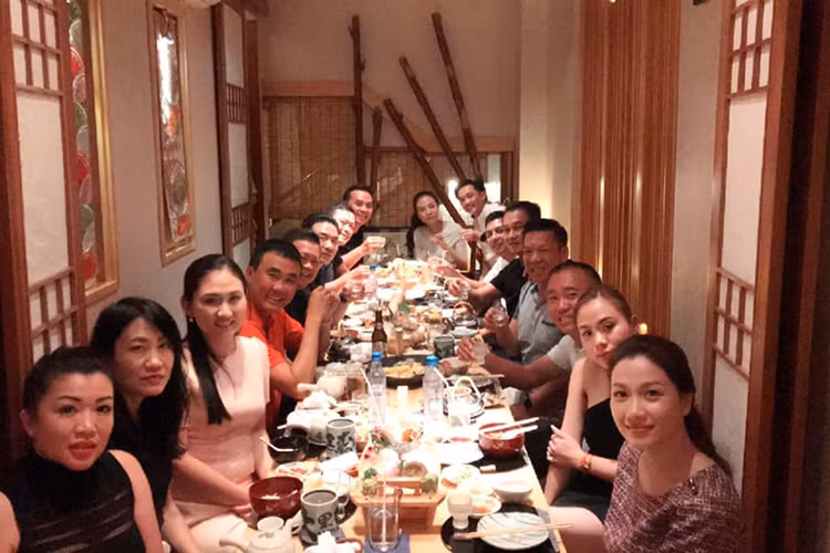 Cường Đô la và Đàm Thu Trang hội ngộ bạn bè cùng đam mê siêu xe chỉ ít ngày sau khi kết hôn.