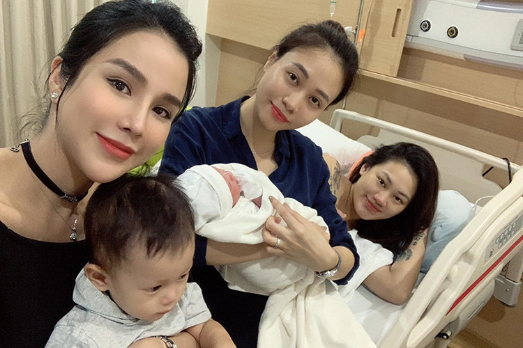 Mới đây, khi than thở về việc dành cả thanh xuân để đi thăm bạn bè sinh con, Đàm Thu Trang bị fan giục sinh con cho Cường Đô la.