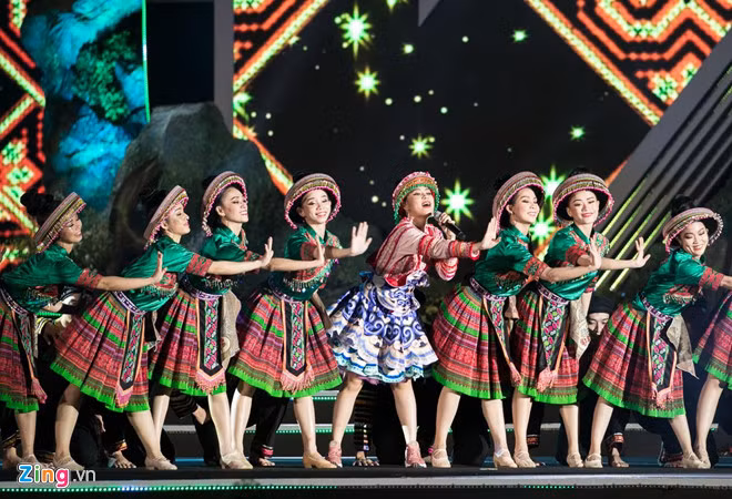 Luong Thuy Linh dang quang Miss World Viet Nam 2019-Hinh-8