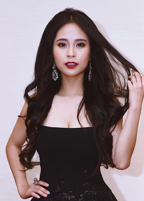 Sau 2 năm sinh con trai đầu lòng, ca nương Kiều Anh ngày càng gợi cảm.