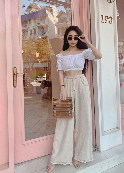 Từ khi theo chồng bỏ cuộc chơi, nữ ca sĩ luôn cố gắng tránh ồn ào, thị phi của làng giải trí.