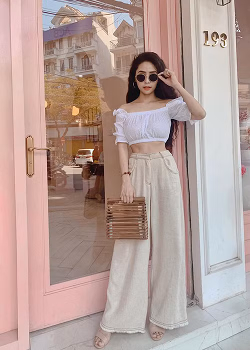 Từ khi theo chồng bỏ cuộc chơi, nữ ca sĩ luôn cố gắng tránh ồn ào, thị phi của làng giải trí.